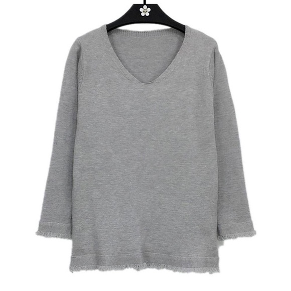 🌹Fringe V Neck Top🌹 - Picture 3 of 4